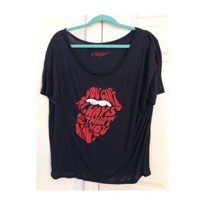 Lip Tee